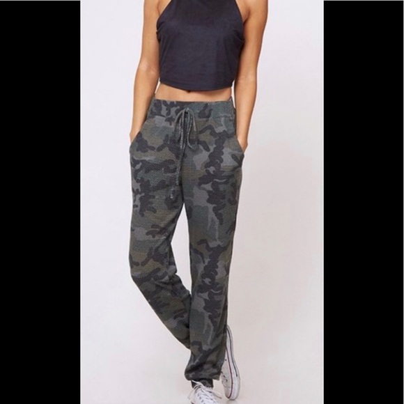 ONE LEFT!! Camo Thermal Knit Joggers w/pockets NWT - Picture 3 of 5